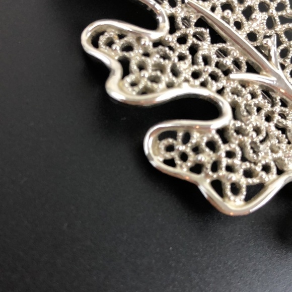 Sarah Coventry Silver Tone Leaf Clip Earring Pin Set - Picture 2 of 6